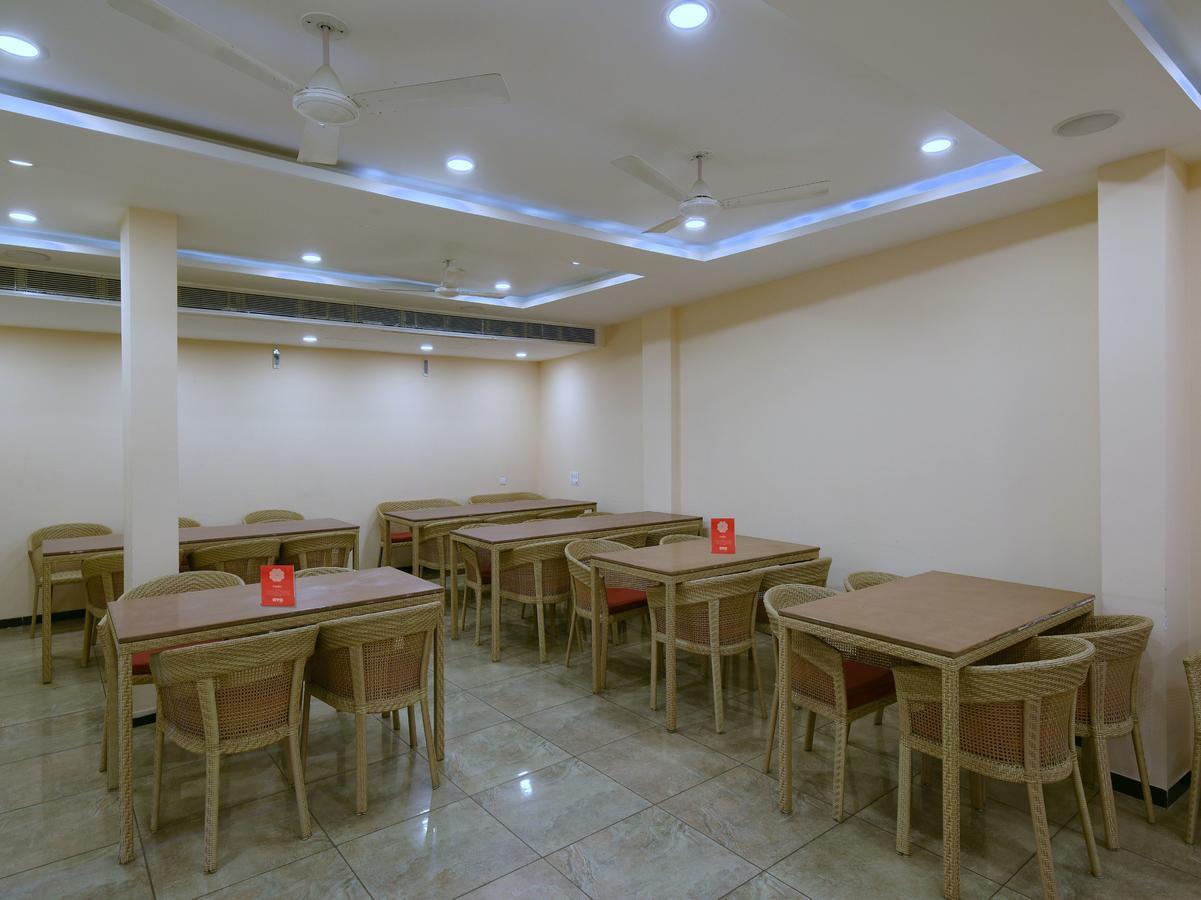 Oyo 963 Hotel Rumaya Ujjain Exterior foto