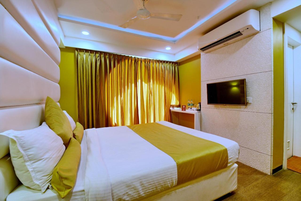 Oyo 963 Hotel Rumaya Ujjain Exterior foto